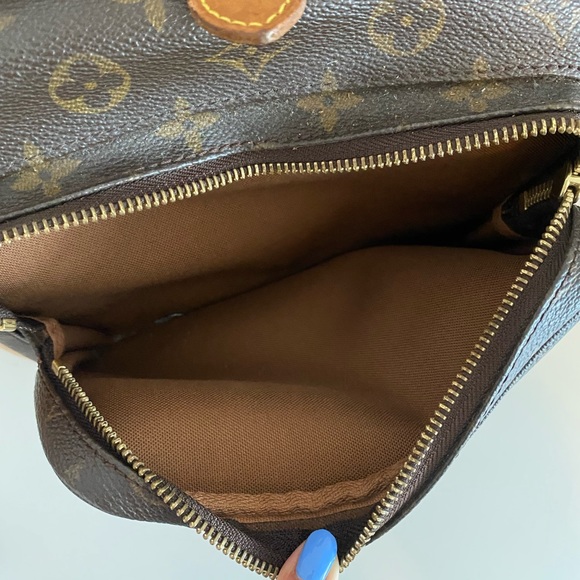 LV montsouris backpack - Picture 3 of 5